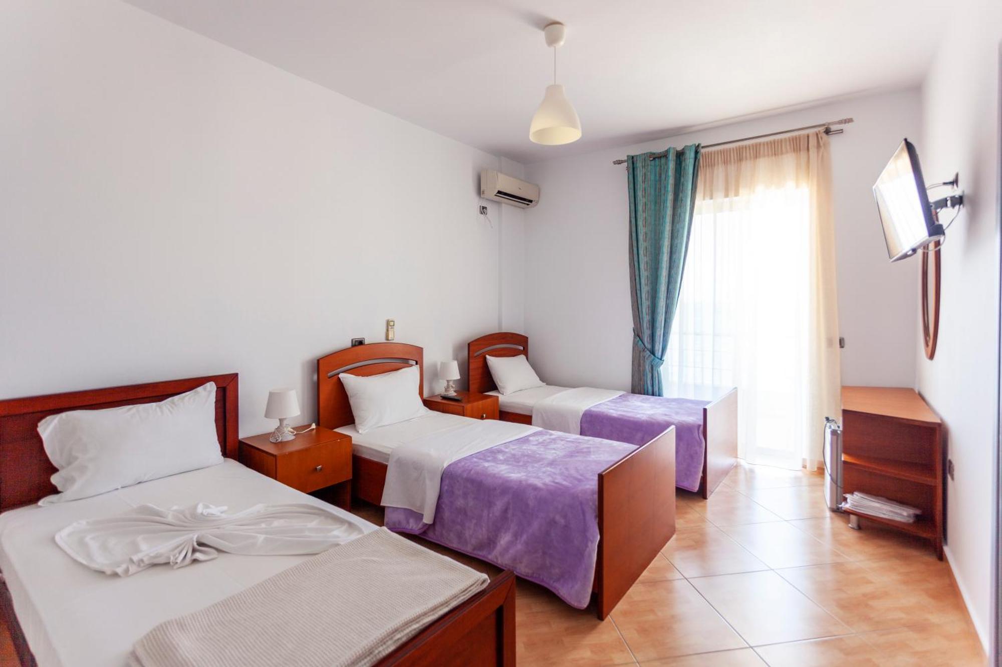 Dhima Hotel Himare Buitenkant foto