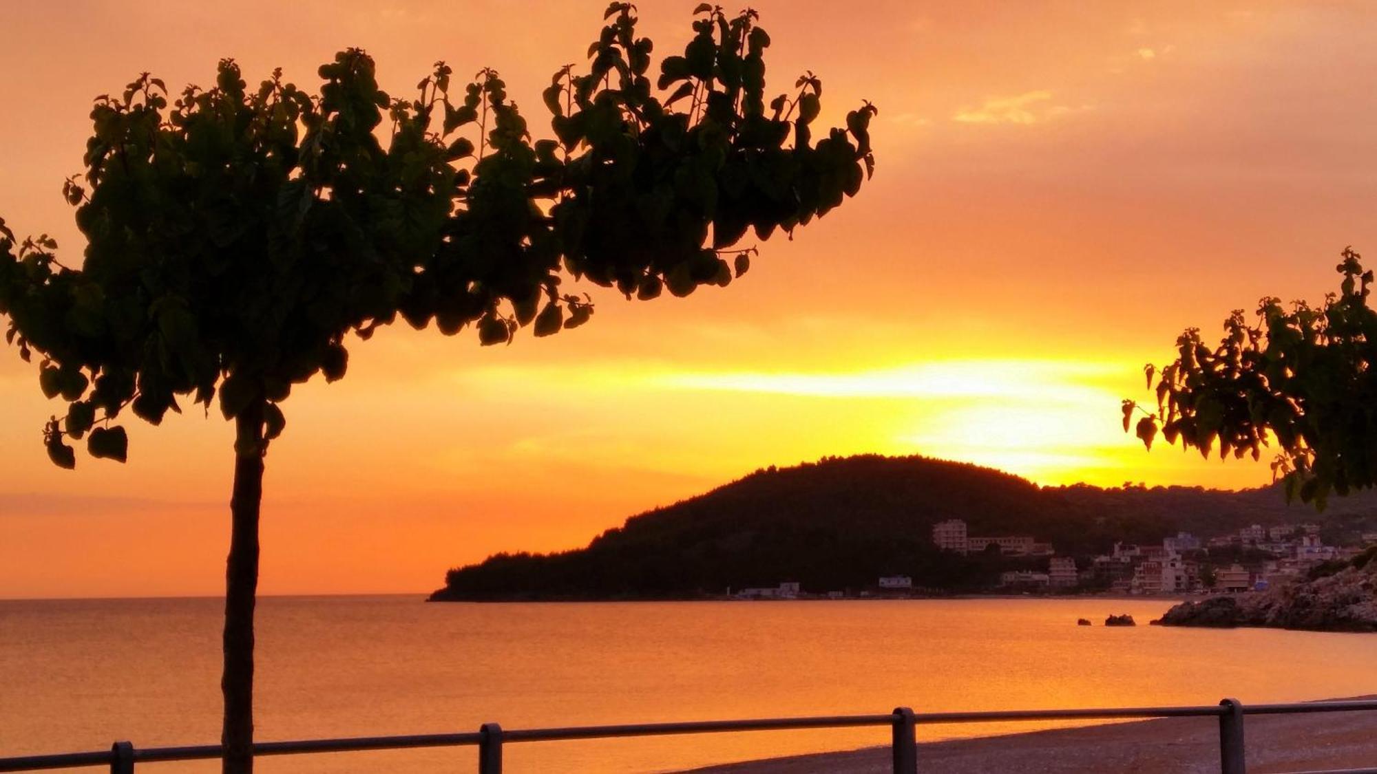 Dhima Hotel Himare Buitenkant foto