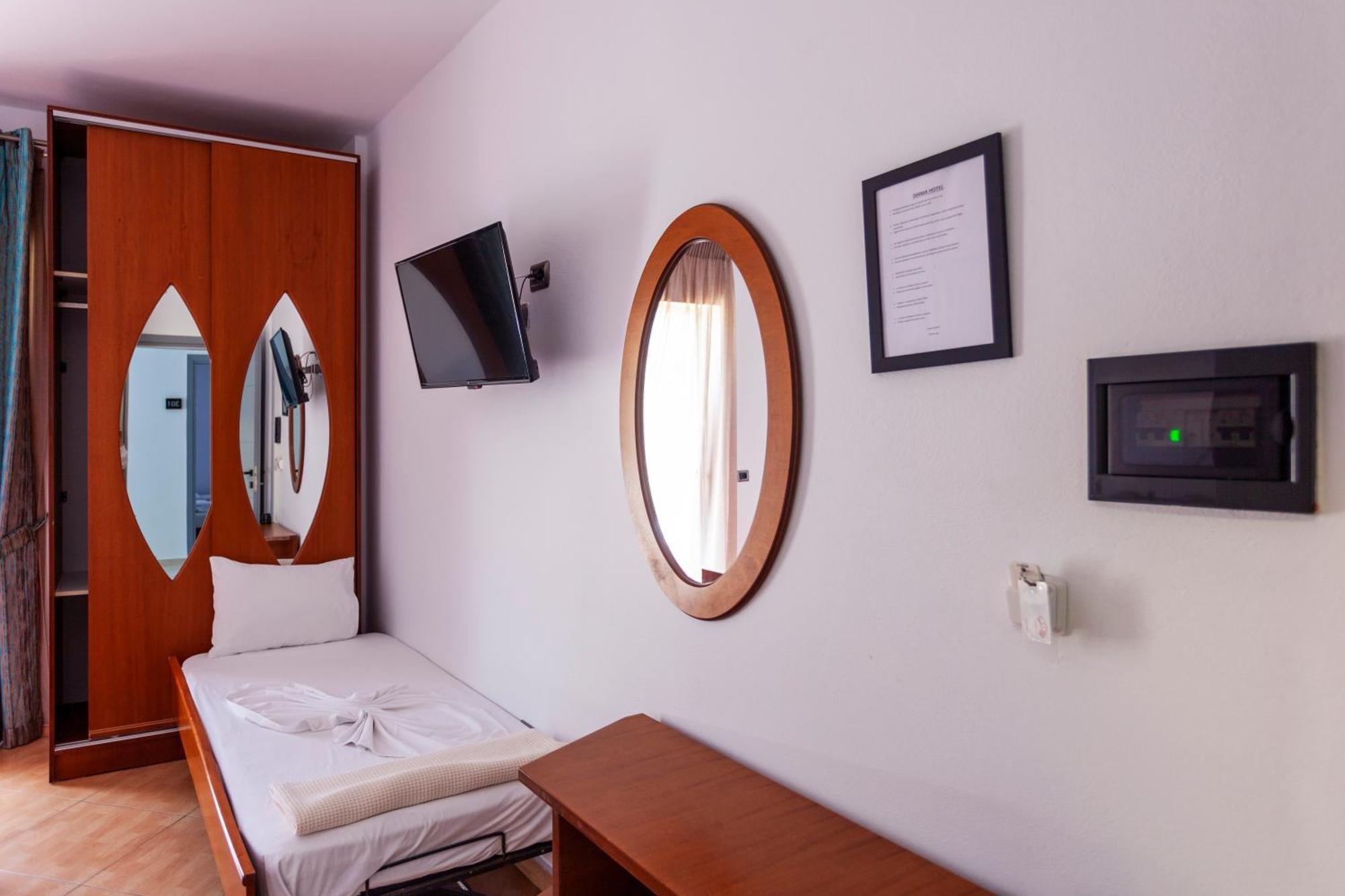 Dhima Hotel Himare Buitenkant foto