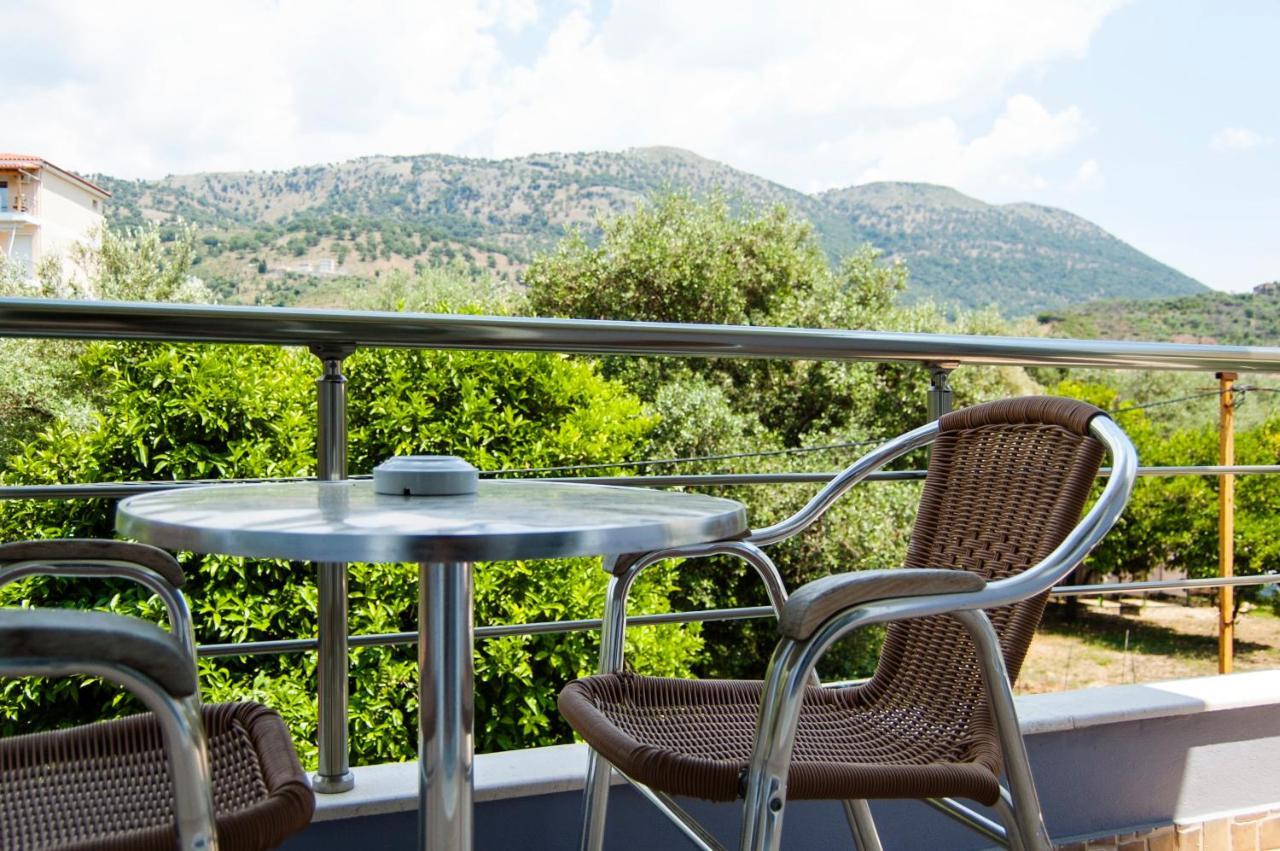 Dhima Hotel Himare Buitenkant foto