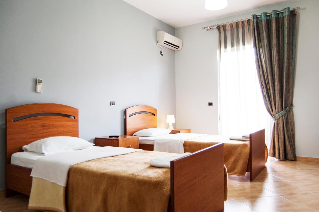 Dhima Hotel Himare Buitenkant foto