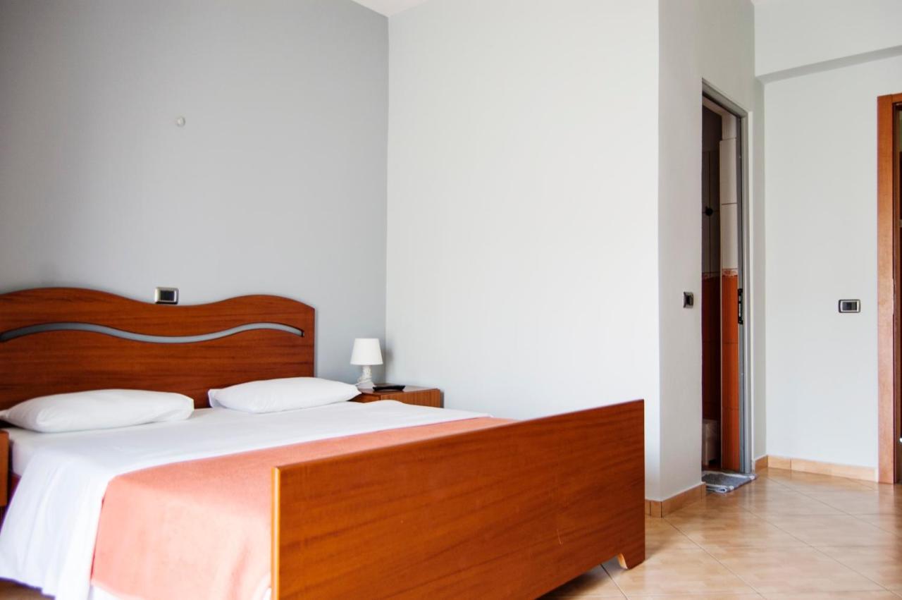 Dhima Hotel Himare Buitenkant foto