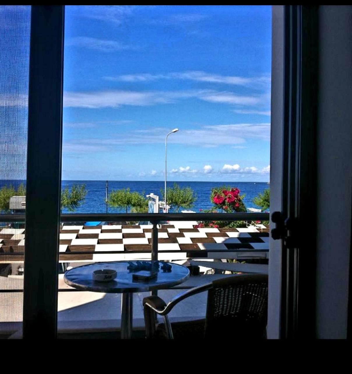 Dhima Hotel Himare Buitenkant foto