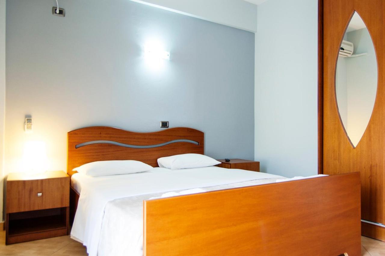 Dhima Hotel Himare Buitenkant foto